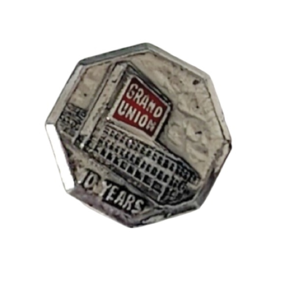 Vintage sterling silver Grand Union 10 year collectible lapel pin